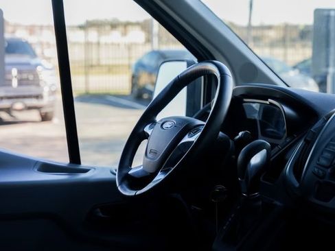 Used 2016 Ford Transit 350 XL image 28