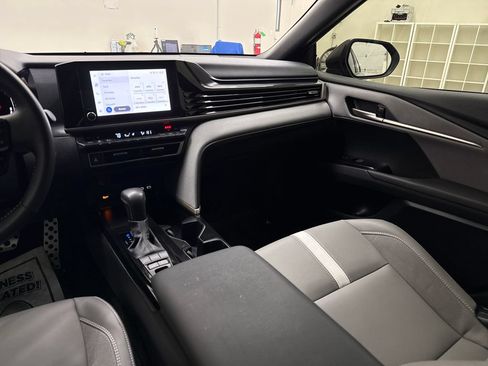Used 2025 Toyota Camry SE w/ Convenience Package AWD/4WD image 15