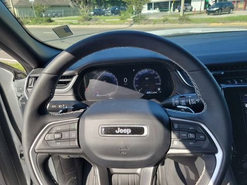Used 2024 Jeep Grand Cherokee L Altitude AWD/4WD image 19