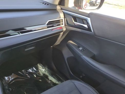 Used 2023 Mitsubishi Outlander SE image 16