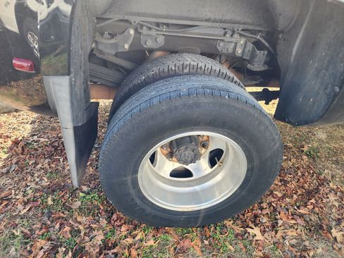 Used 2019 GMC Sierra 3500 Denali w/ Duramax Plus Package image 9