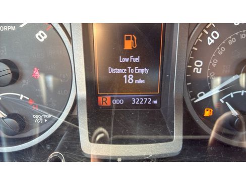 Used 2019 Toyota Tacoma TRD Sport w/ Technology Package image 14