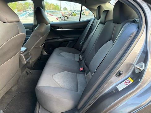 Used 2019 Toyota Camry LE image 10