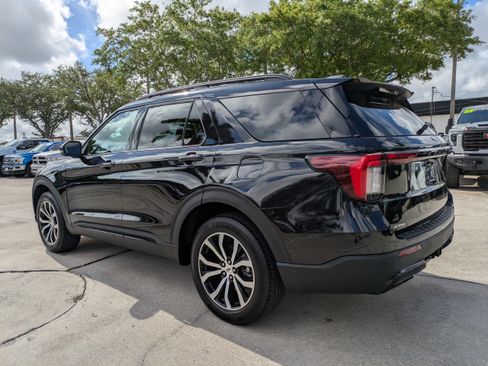 Certified 2025 Ford Explorer ST-Line AWD/4WD image 6