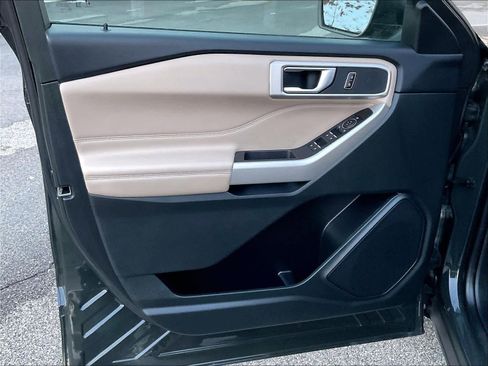 Used 2024 Ford Explorer XLT image 9