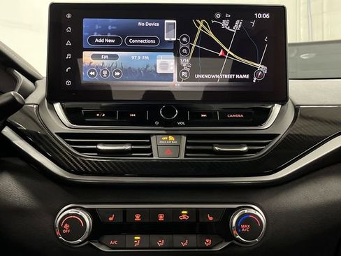 Used 2024 Nissan Altima 2.5 SR w/ SR Premium Package image 9