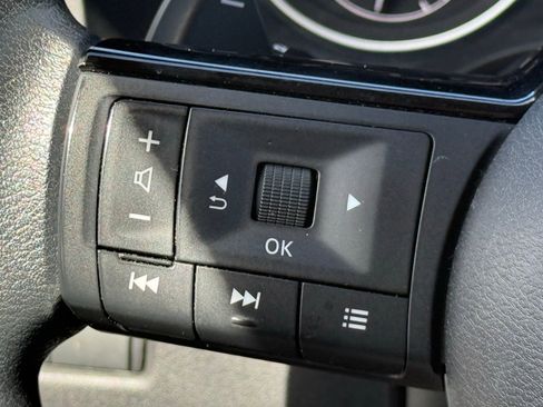 Used 2023 Nissan Rogue SV image 15