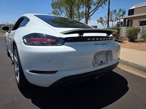 Used 2018 Porsche 718 Cayman RWD image 16