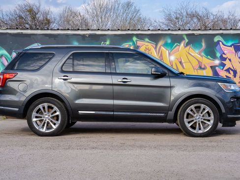 Used 2018 Ford Explorer Limited image 5