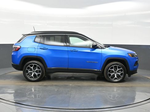 Used 2025 Jeep Compass Limited image 7