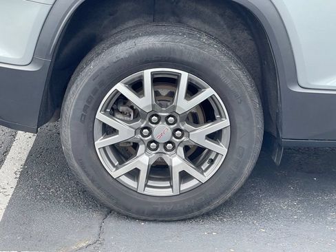 Used 2023 GMC Acadia SLE w/ Driver Convenience Package FWD image 9