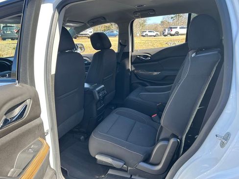 Certified 2023 GMC Acadia SLE w/ Driver Convenience Package image 39