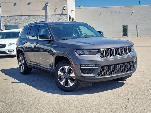 Used 2023 Jeep Grand Cherokee 4WD 4xe image 31