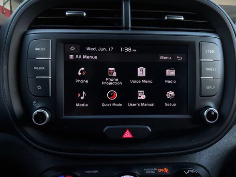 Used 2025 Kia Soul LX w/ LX Technology Package FWD image 27