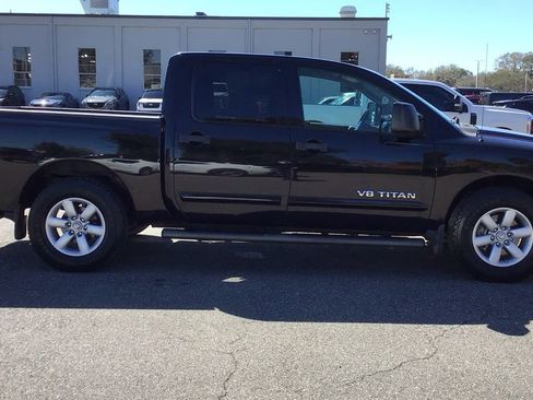 Used 2011 Nissan Titan SV w/ SV Premium Utility Pkg image 4