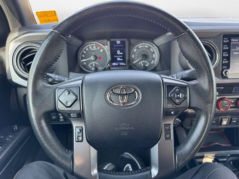 Used 2022 Toyota Tacoma TRD Sport w/ Technology Package image 10
