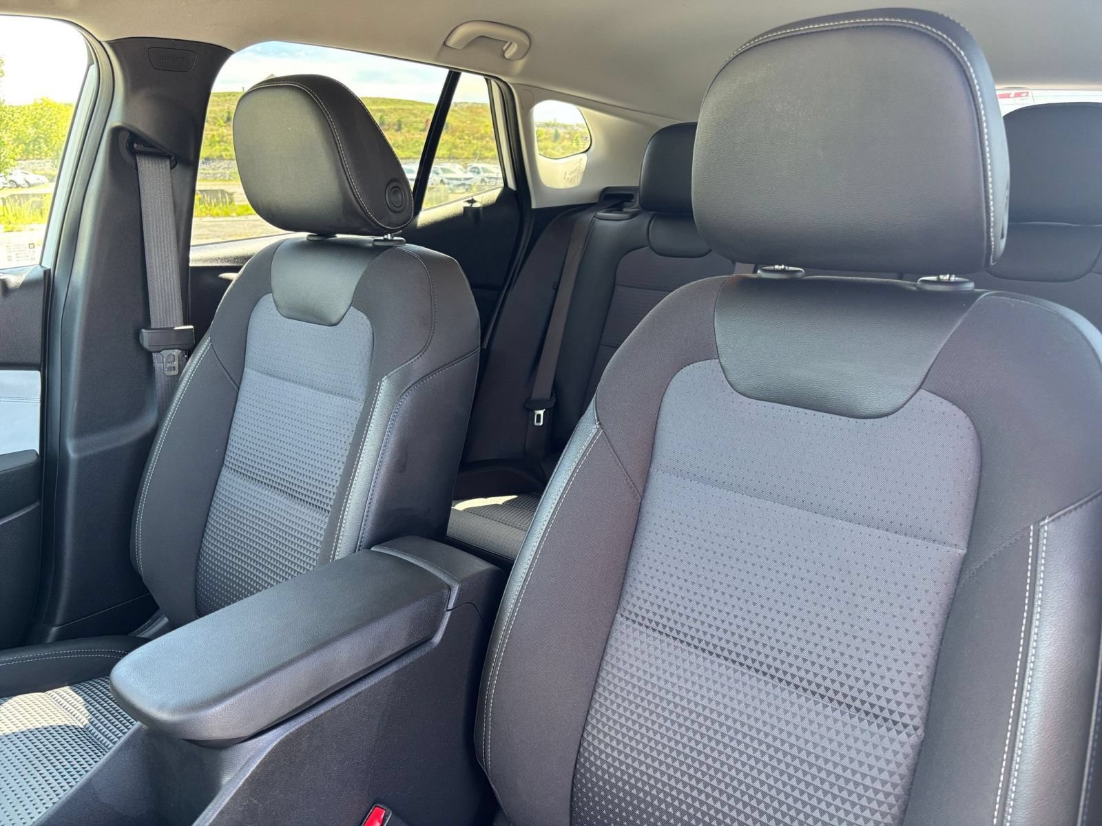 Used 2025 Chevrolet Trax LT FWD image 32