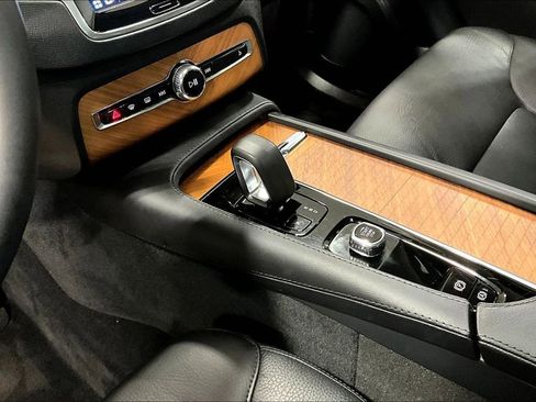 Certified 2023 Volvo XC90 B5 Plus AWD/4WD image 18