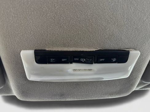 Used 2020 Nissan Versa S FWD image 32