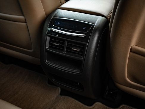 Used 2018 Cadillac XT5 Platinum w/ Driver Assist Package image 36