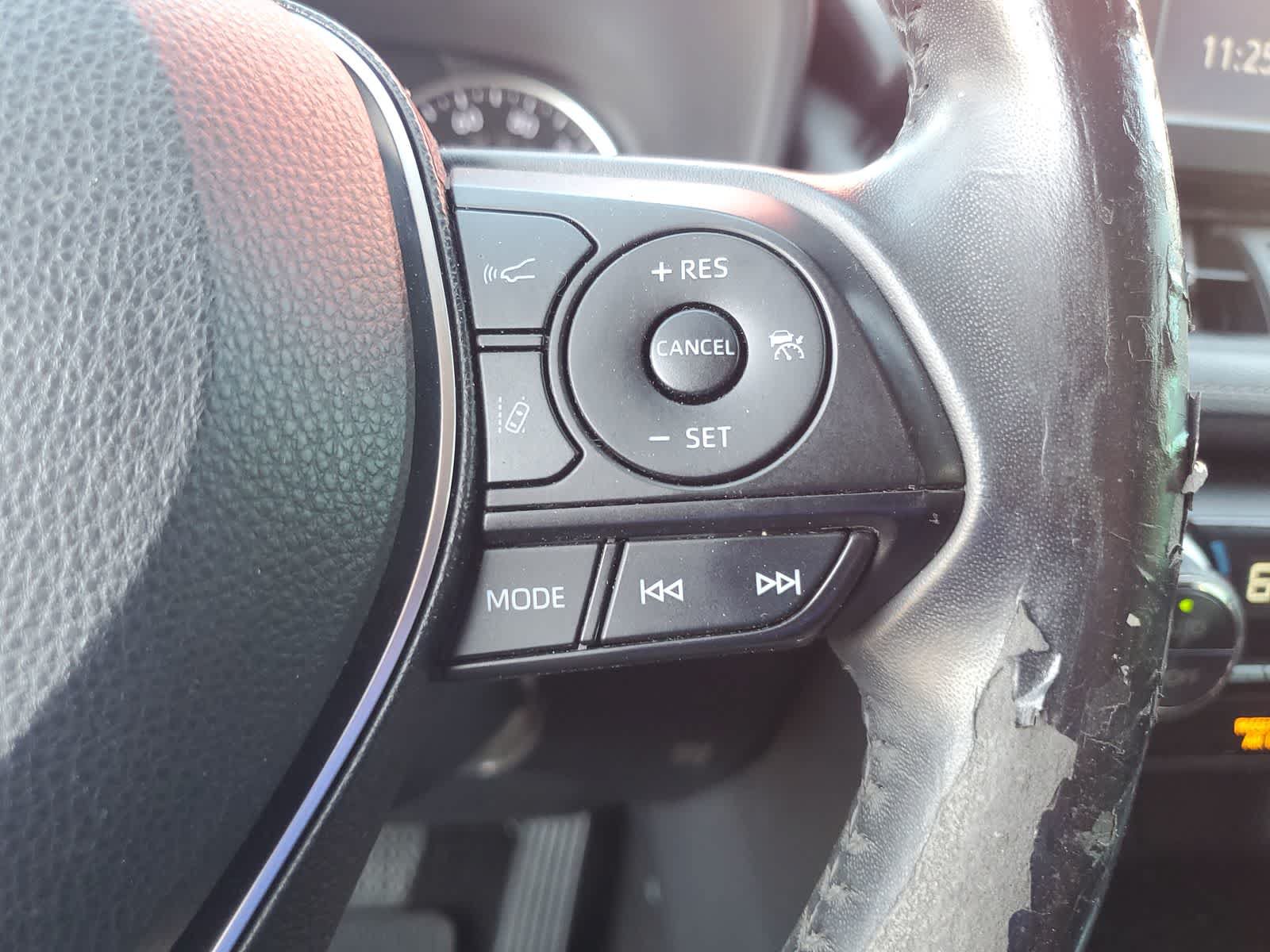 Used 2019 Toyota RAV4 XLE Premium FWD image 18