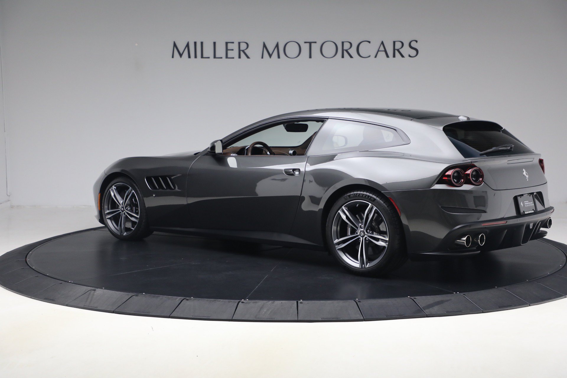 Certified 2019 Ferrari GTC4Lusso AWD/4WD image 5