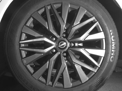 Used 2025 Nissan Altima 2.5 SV FWD image 14