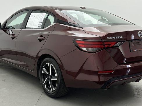 Used 2025 Nissan Sentra SV image 4