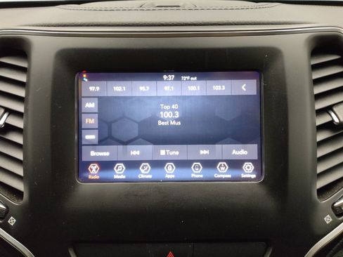 Used 2019 Jeep Cherokee Latitude w/ Popular Appearance Group FWD image 25