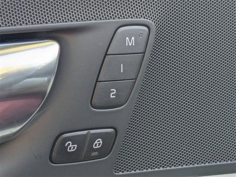 Certified 2025 Volvo XC60 T8 Core w/ Protection Package Premier image 30