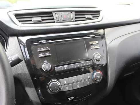 Used 2016 Nissan Rogue S w/ Appearance Package image 8