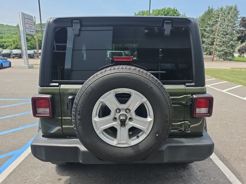 Used 2022 Jeep Wrangler Sport AWD/4WD image 4