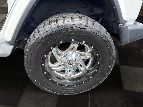 Used 2018 Jeep Wrangler Unlimited Sahara AWD/4WD image 10