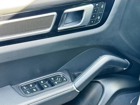 Used 2023 Porsche Cayenne Platinum Edition image 19