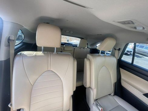Used 2023 Toyota Highlander XLE image 15