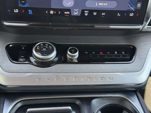 Used 2025 Ford Expedition Max Platinum AWD/4WD image 6