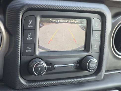 Used 2018 Jeep Wrangler Unlimited Sport S AWD/4WD image 9
