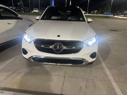Used 2025 Mercedes-Benz GLC 300 4MATIC image 2