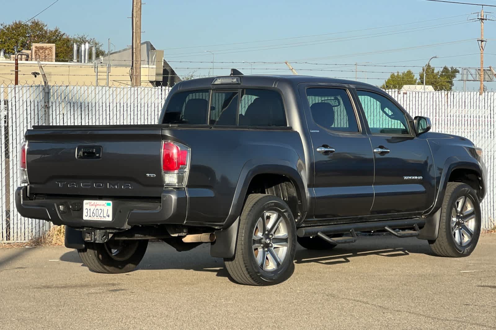 Used 2016 Toyota Tacoma Limited w/ Towing Package RWD image 3