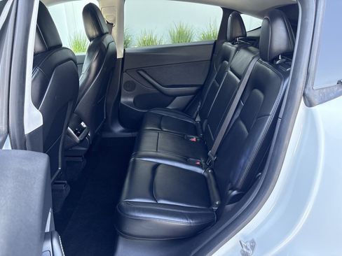 Used 2021 Tesla Model Y Long Range AWD/4WD image 12