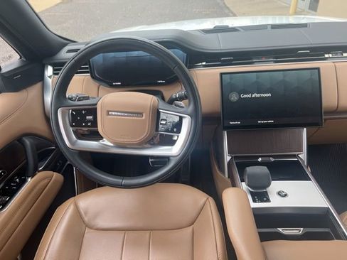 Used 2025 Land Rover Range Rover SE image 12