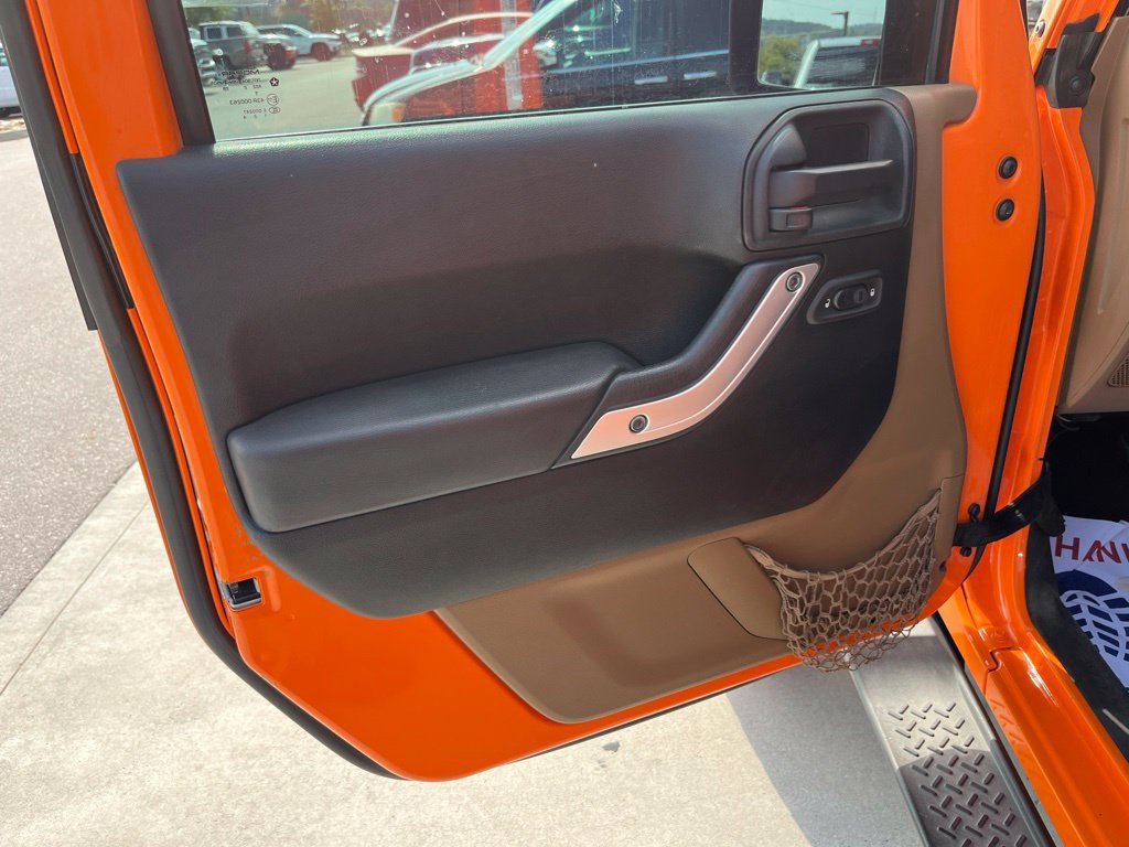 Used 2013 Jeep Wrangler Unlimited Rubicon w/ Connectivity Group AWD/4WD image 6