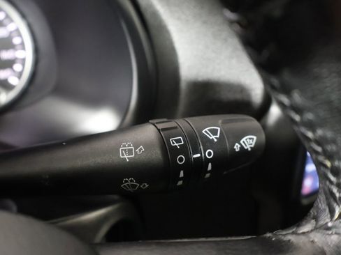 Used 2018 Jeep Renegade Altitude FWD image 38