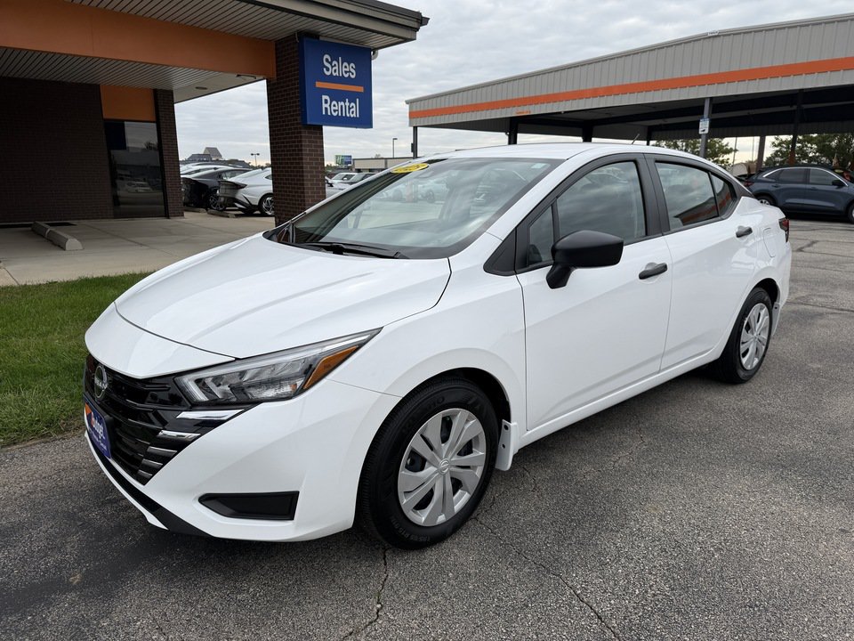 Used 2025 Nissan Versa S w/ Electronics Package FWD image 1