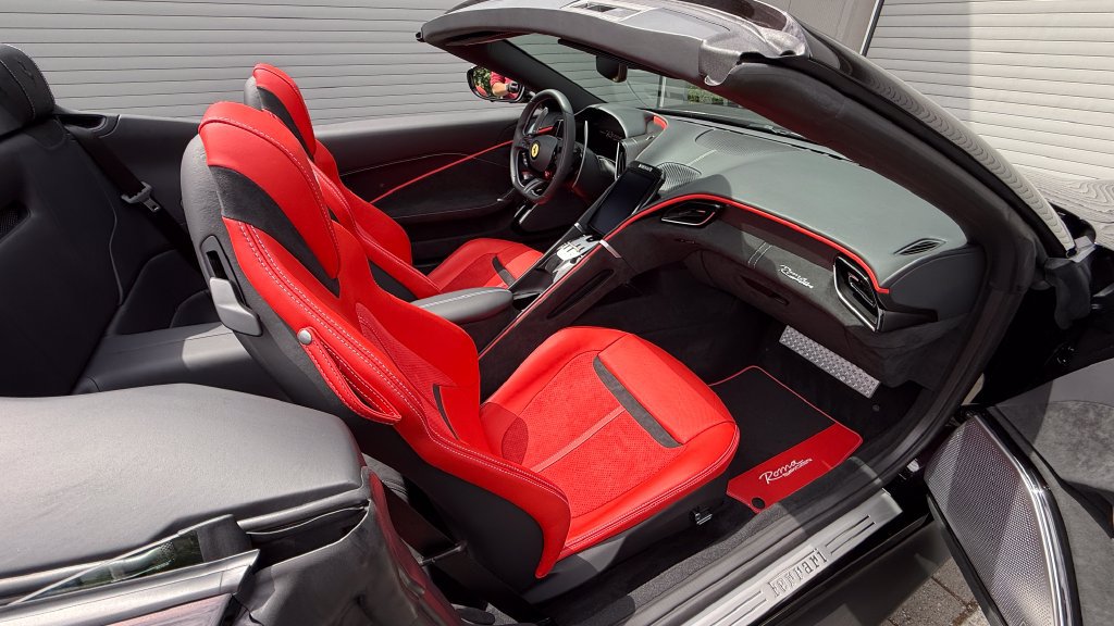 Used 2026 Ferrari Roma Spider RWD image 31