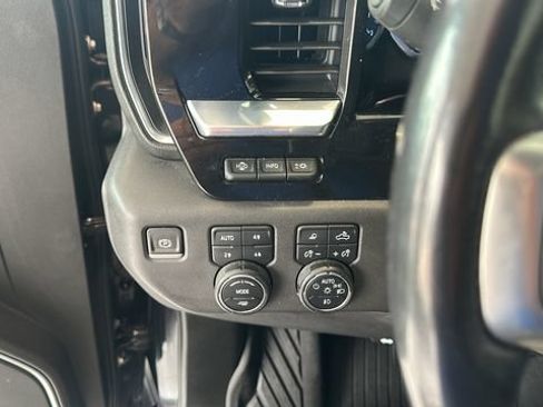 Used 2022 Chevrolet Silverado 1500 LTZ w/ LTZ Premium Package AWD/4WD image 15