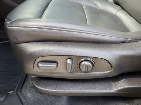 Used 2023 Chevrolet Traverse LT w/ Midnight/Sport Edition image 6