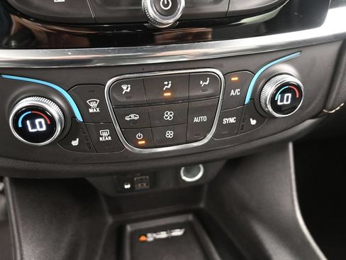Used 2023 Chevrolet Traverse LT w/ LT Premium Package AWD/4WD image 21
