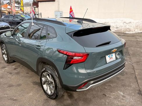 Used 2025 Chevrolet Trax LT image 5