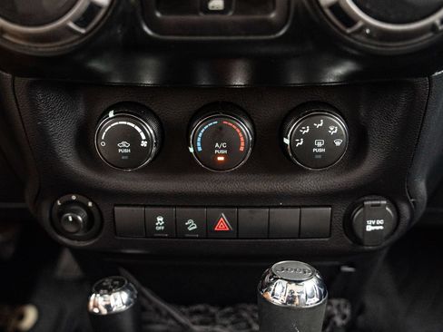 Used 2018 Jeep Wrangler Unlimited Sport S AWD/4WD image 29